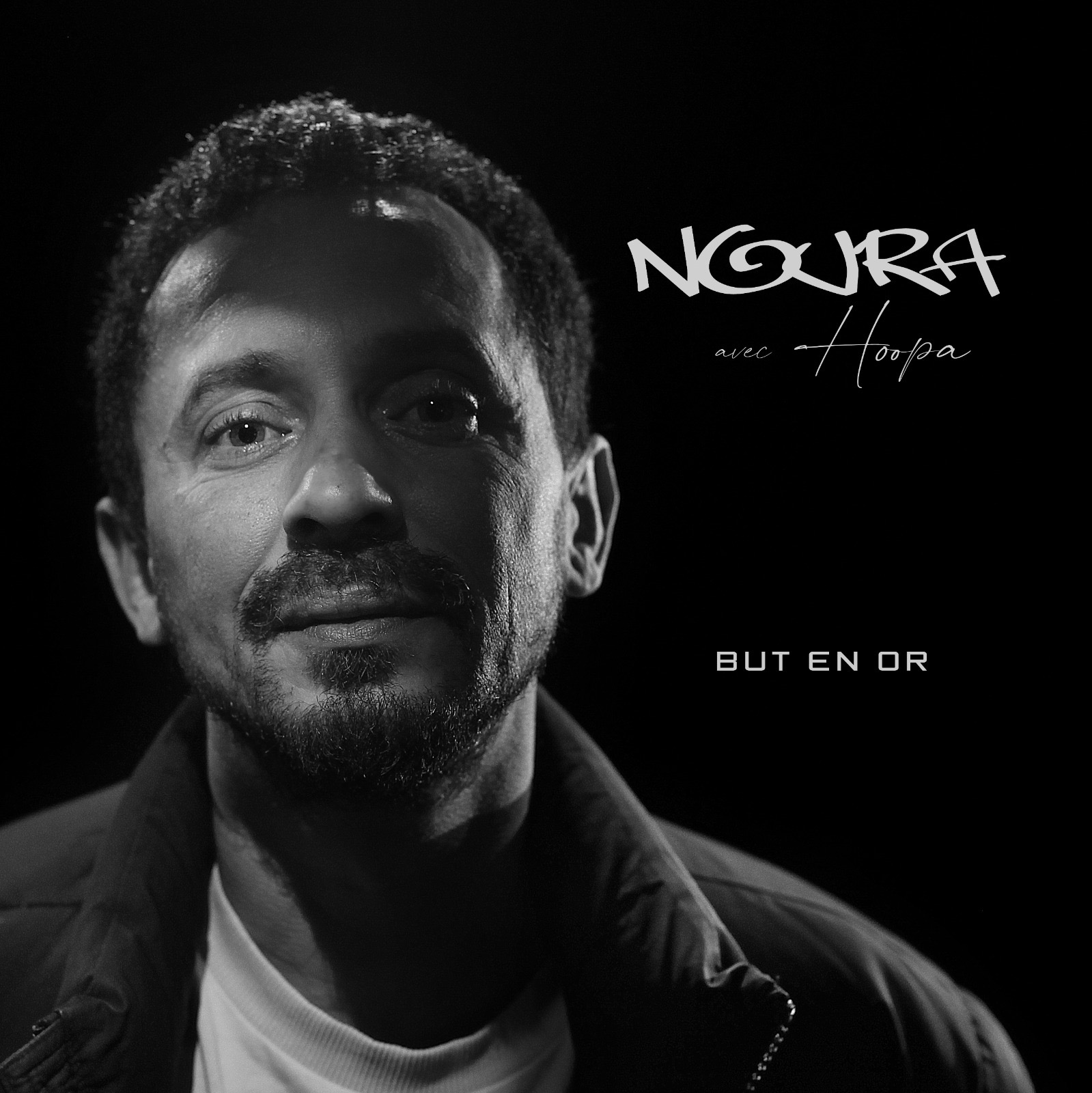 Pochette de But en Or : portrait de Noura en noir et blanc, avec Hoopa